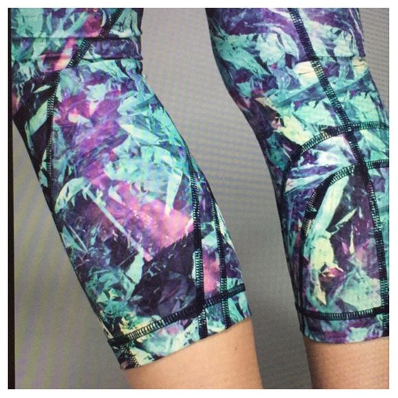 Run Inspire Crop II (Multi Iridescent) Size 8 - Picture 3 of 8